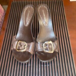 Women’s Gianni Bini slides. Brown leather. Size 8.